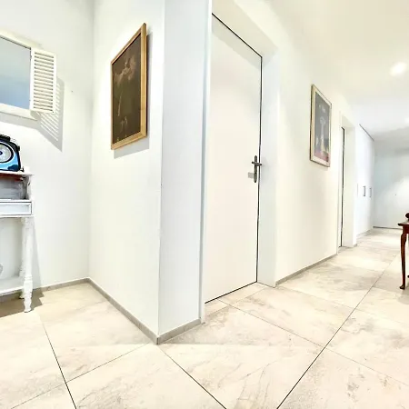 Central Lyss Apartment * Lyss