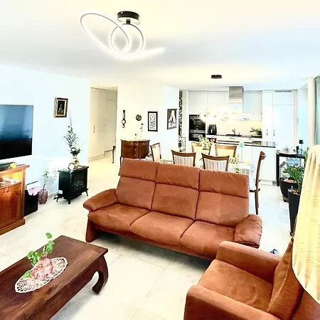 Central Lyss Apartment *