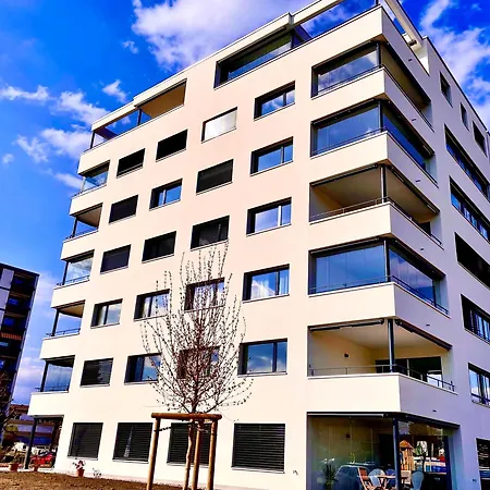 Central Lyss Apartment Lejlighed